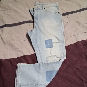 Studio Light Wash Ankle Jeans